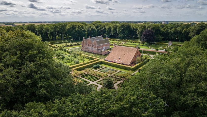 Menkemaborg Uithuizen luchtfoto
