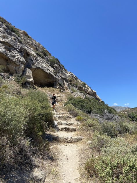 Poseidons Temple bij Pigadia op Karpathos, weg naar boven