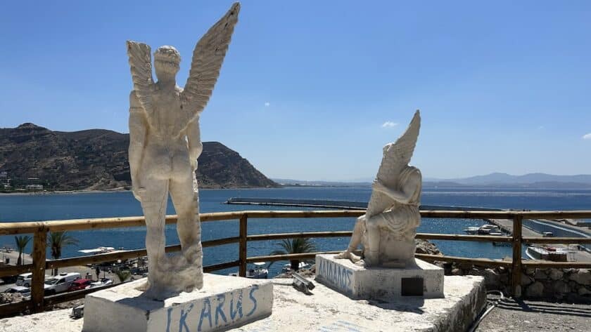 Agia Galini standbeeld van de mythe over Daedalus en Ikaros