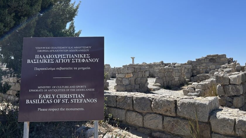 Kefalos Kos ruïne Agios Stefanos-basiliek bordje