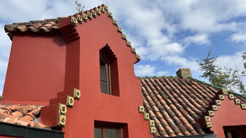 El Capricho de Gaudí, Comillas Spanje rode muur