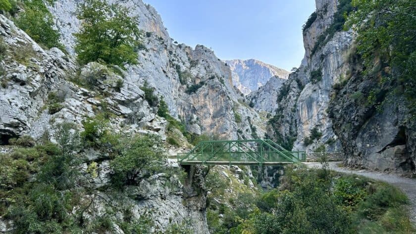 Ruta del Cares Picos de Europa Spanje brug over de kloof
