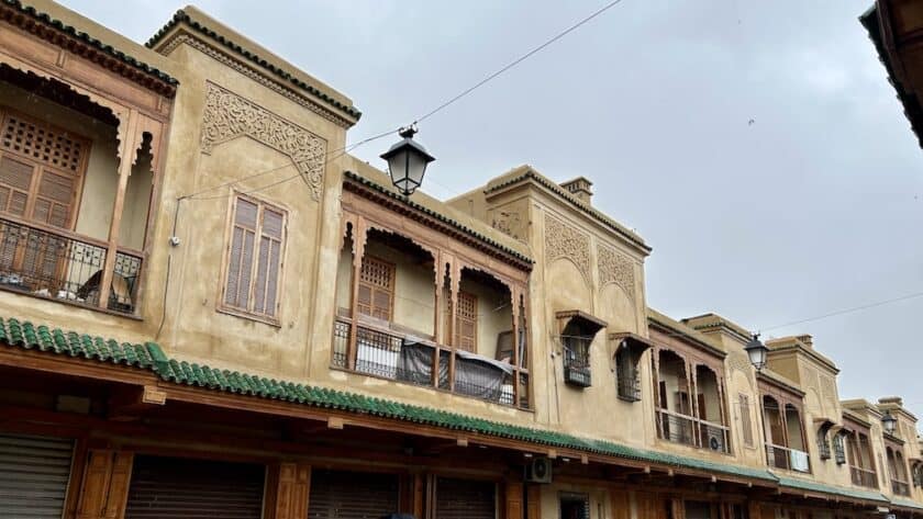 Fez Marokko Joodse wijk straat balkons
