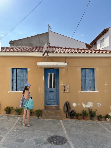 Kokkari Samos Melody bij geel huis