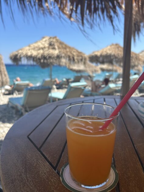 Kokkari op Samos orange juice op Kokkari Beach of Long Beach