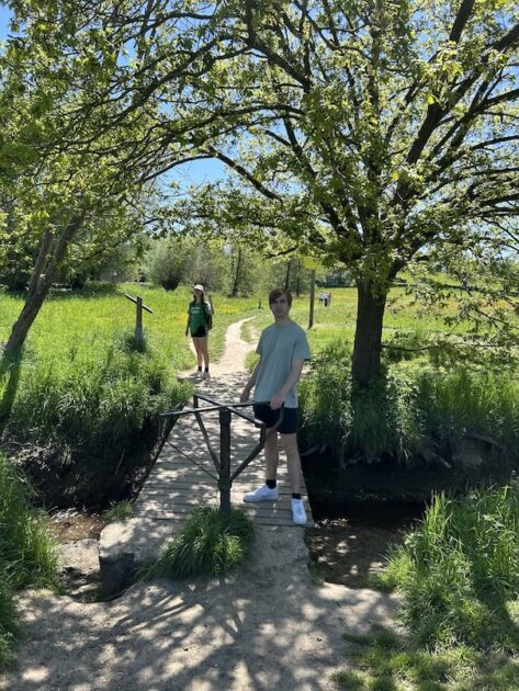 Wandelen in het Geuldal - draaihekje Mel en Boy
