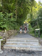 Celles Kruisweg Irene en Karin