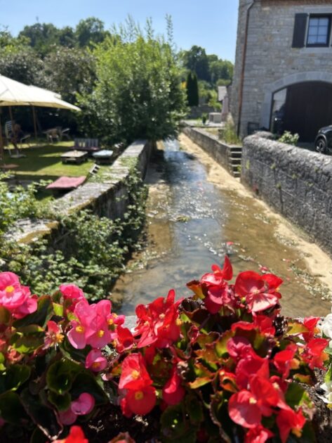 Celles, een van de mooiste dorpjes in de Belgische Ardennen, rivier
