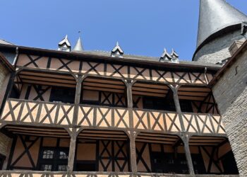 Château de Vêves binnenplaats van het kasteel 2