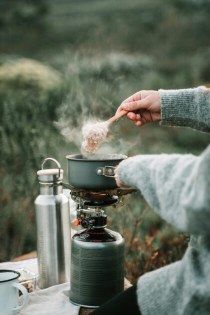Camping recepten: 9 makkelijke eenpansgerechten als je gaat kamperen - eten koken op de camping