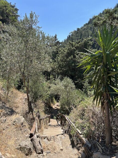 Potami Watervallen op Samos smalle trap naar boven