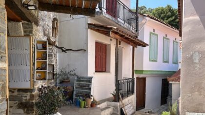 Samos straatje in bergdorpje Manolates