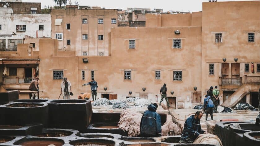 Chouara Tannery in Fez leerlooierij vaten