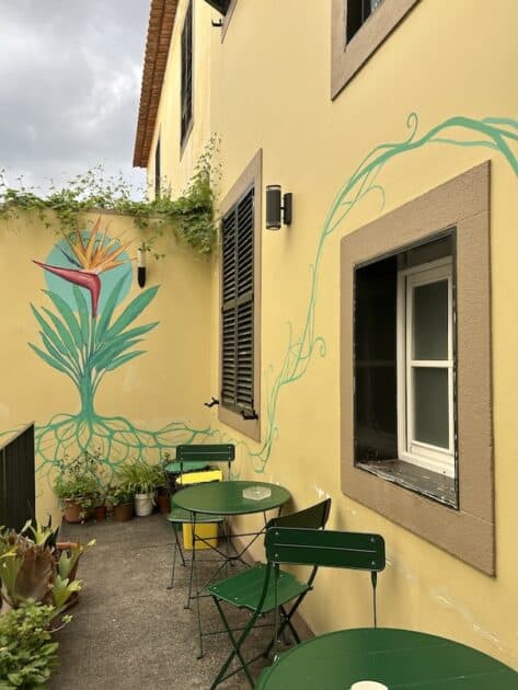 Funchal Jaca Hostel terras buiten