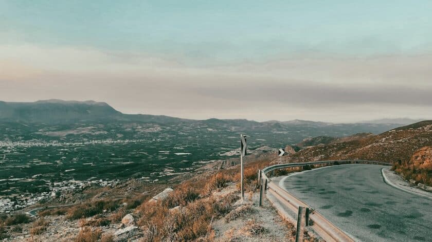 Auto huren op Kreta, Messara Plain onderweg naar Heraklion, Griekenland