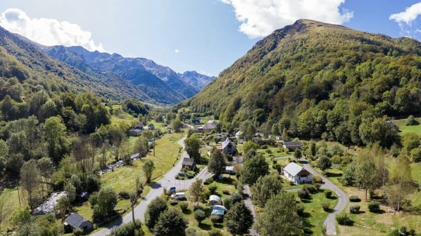 Camping Pyrénées Natura - ligging in de vallei