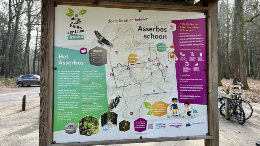Wandelroutes in het Asserbos informatiebord