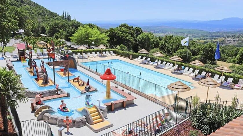 Camping Les Charmilles, kleine camping in de Ardèche, zwembad