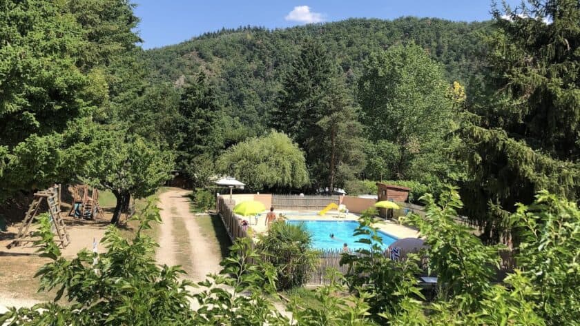 Camping les Berges du doux Ardèche, zwembad