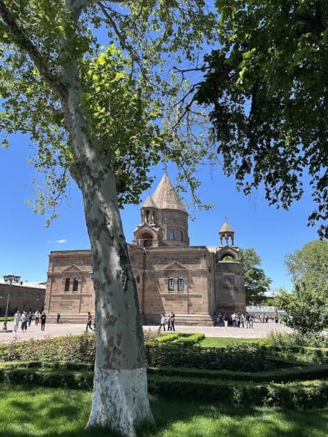 Armenië, Echmiadzin kathedraal, vanaf park