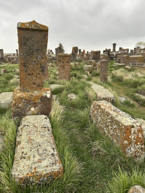 Armenië, Noraduz (Noratus) Begraafplaats, graven staand