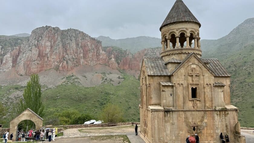 Armenië, Norovank klooster tussen rode rotsen
