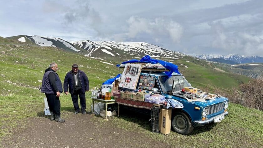 Armenië, Orbelian's Caravanserai, lada met spullen