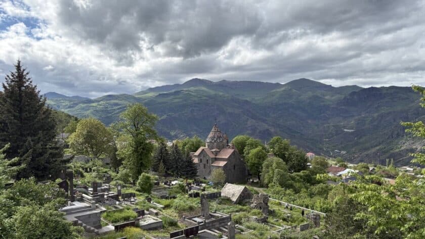 Armenië, Sanahin, Sanahin klooster vanaf begraafplaats