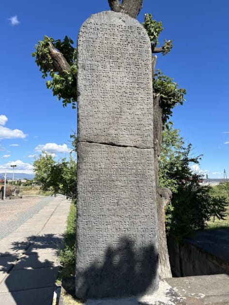 Armenië, Zvartnots temple complex, steen met spijkerschrift