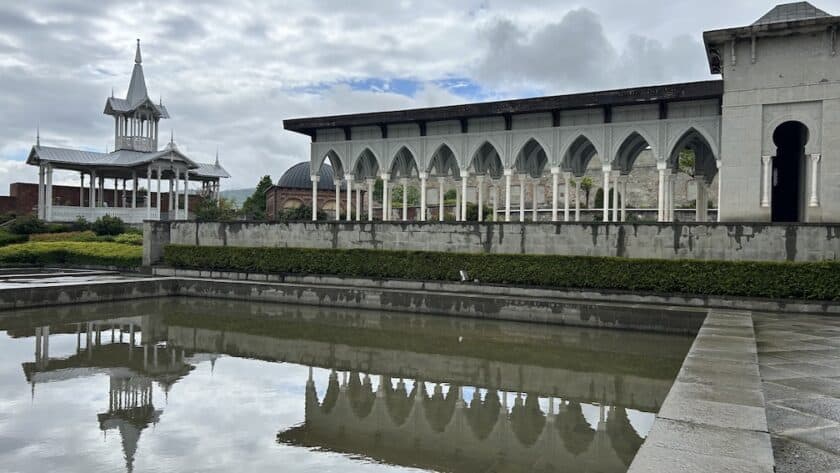 Georgië, Akhalsikhe, Rabati fort en museum, spiegeling water