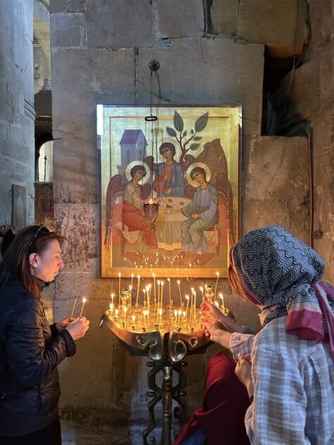 Georgië, Mtscheta , Svetishoveli kathedraal kaarsjes