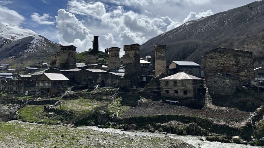 Georgië, Svaneti, Ushguli hoogste dorpje wachttorens en bergen
