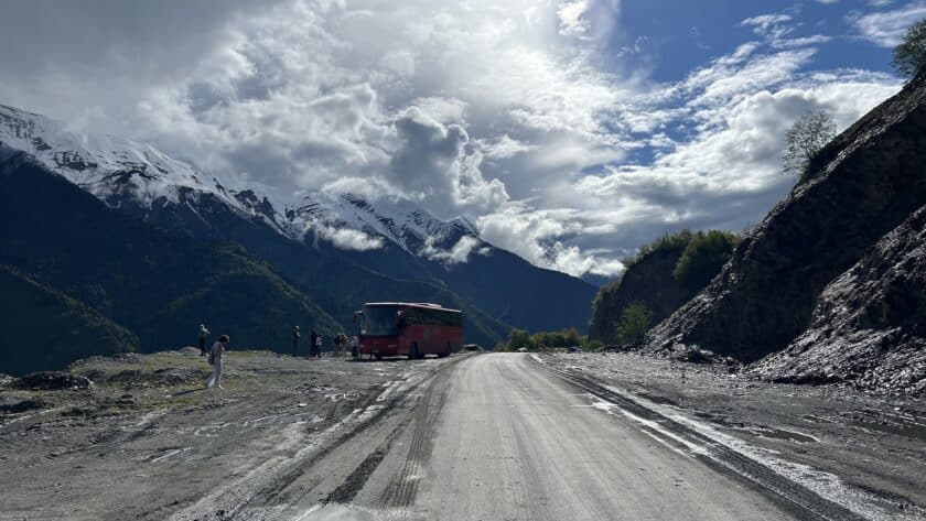 Georgië, Svaneti, bergtoppen bus