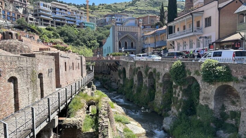 Georgië, Tbilisi, oude badhuis rivier