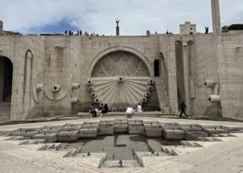 Rondreis Armenië, Yerevan, Cascade fontein