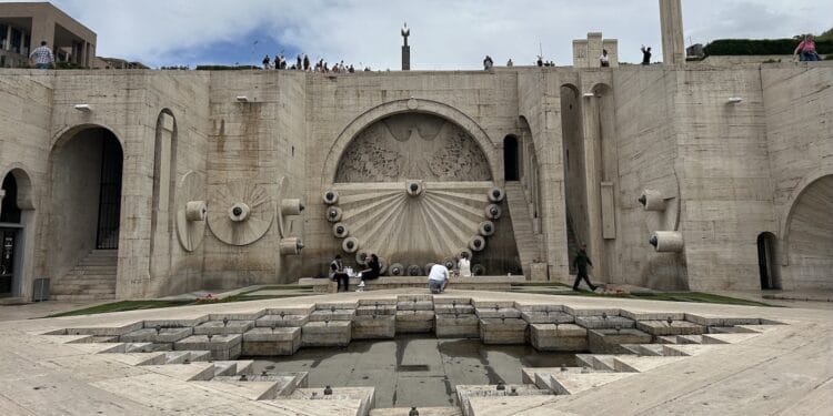 Rondreis Armenië, Yerevan, Cascade fontein