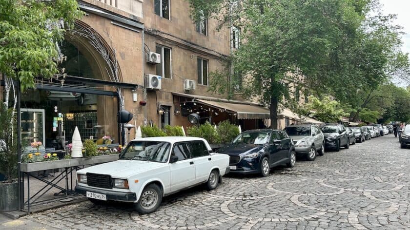 Rondreis Armenië, Yerevan, lada in de roze stad