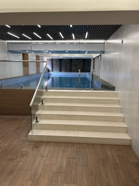 Armenië, Gjoemri, Araks hotel, zwembad