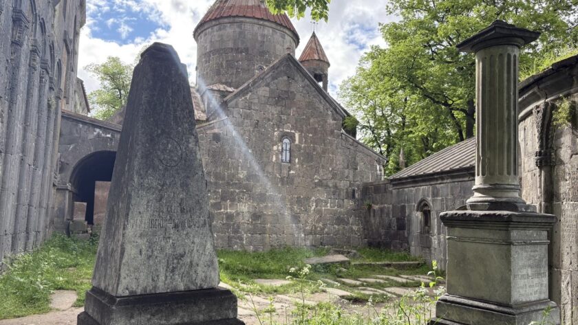 Armenië, Sanahin, Sanahin klooster, begraafplaats