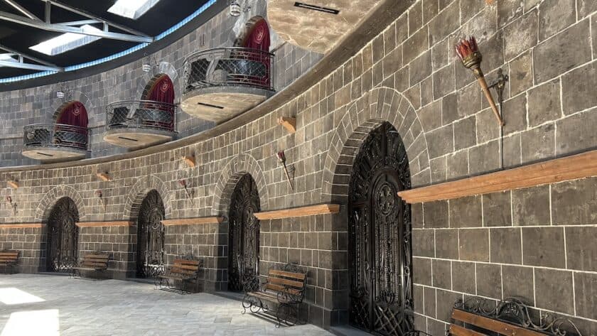 Armenië, zwarte fort Sev Berd, Gjoemri, binnenzijde