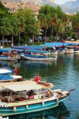 Dalyan, Lycische kust, Turkije, bootjes op de rivier