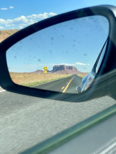 Auto huren in Amerika, zijspiegel landschap