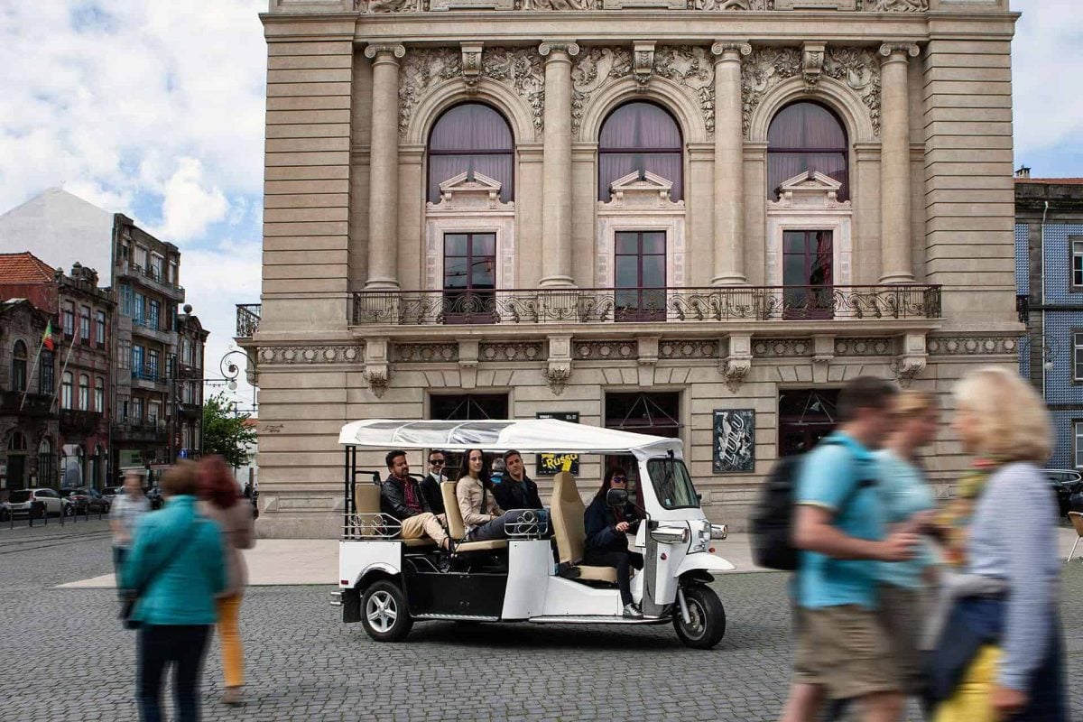 Tuk Tuk com motorista guia