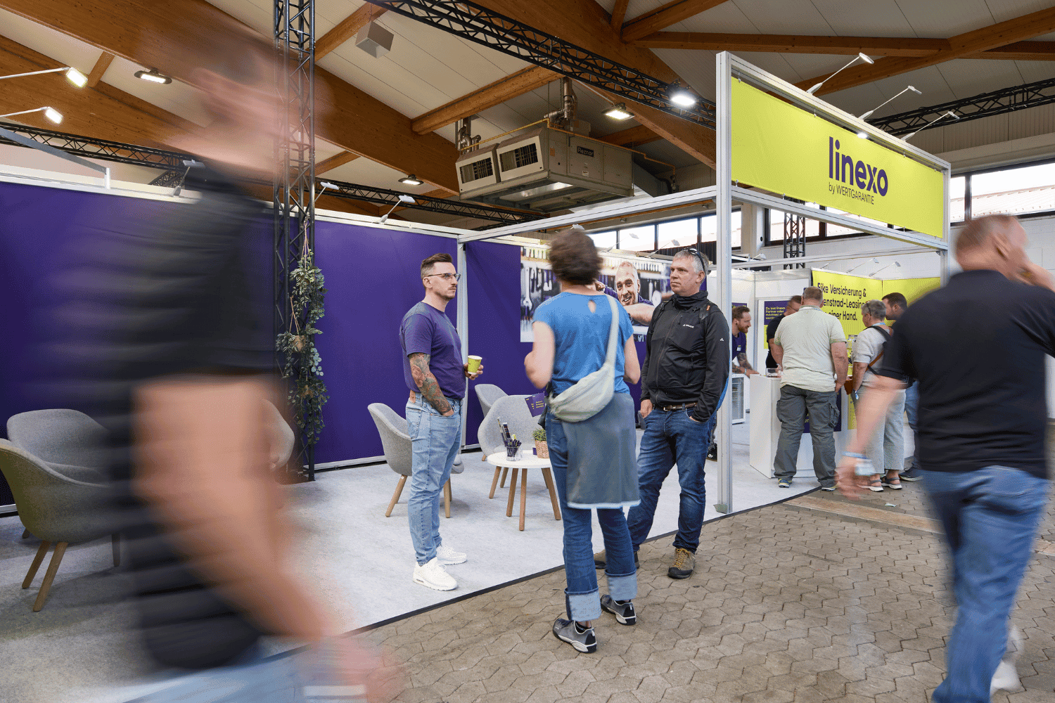 Messebesucher bei Linexo-Ausstellung im Messezentrum.