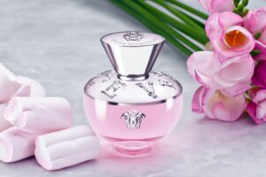 Versace Dylan Blush Pink – Gentle Blossoms in a Cloud of Sugared Warmth