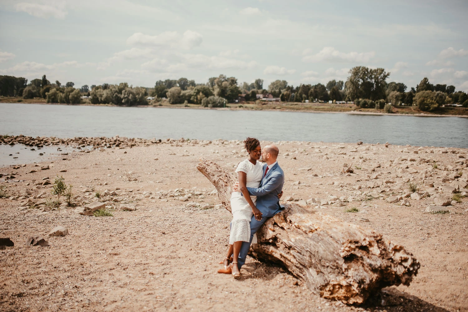 Hochzeit in Düsseldorf im Standesamt und am Rhein mit Christine und Christian Dein Hochzeitsfotograf photoart hübner 62