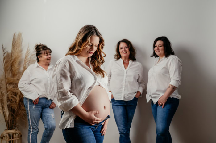 Mehrgenerationenshooting mit Babybauch 08