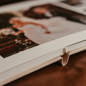 Unsere hochwertigen und individuellen Fotoprodukte und Fotoalben werden nach Deinen Wünschen gestaltet und in höchster Qualität produziert 19