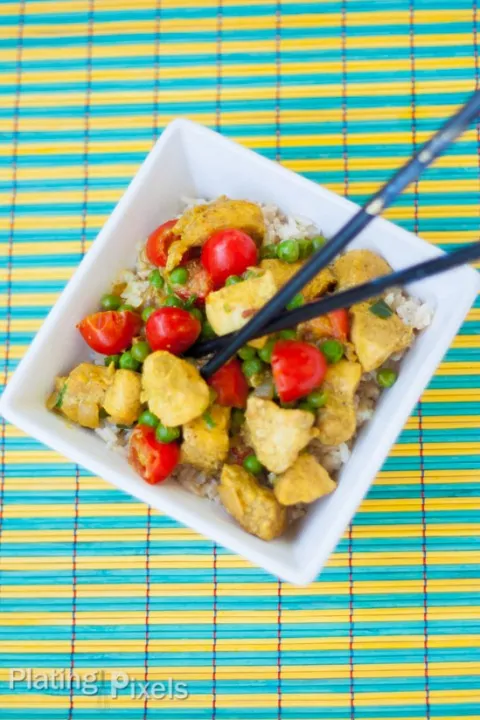 Thai Coconut Curry Chicken - www.platingpixels.com