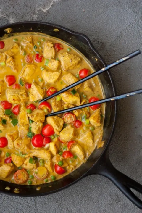 Thai Coconut Curry Chicken - www.platingpixels.com